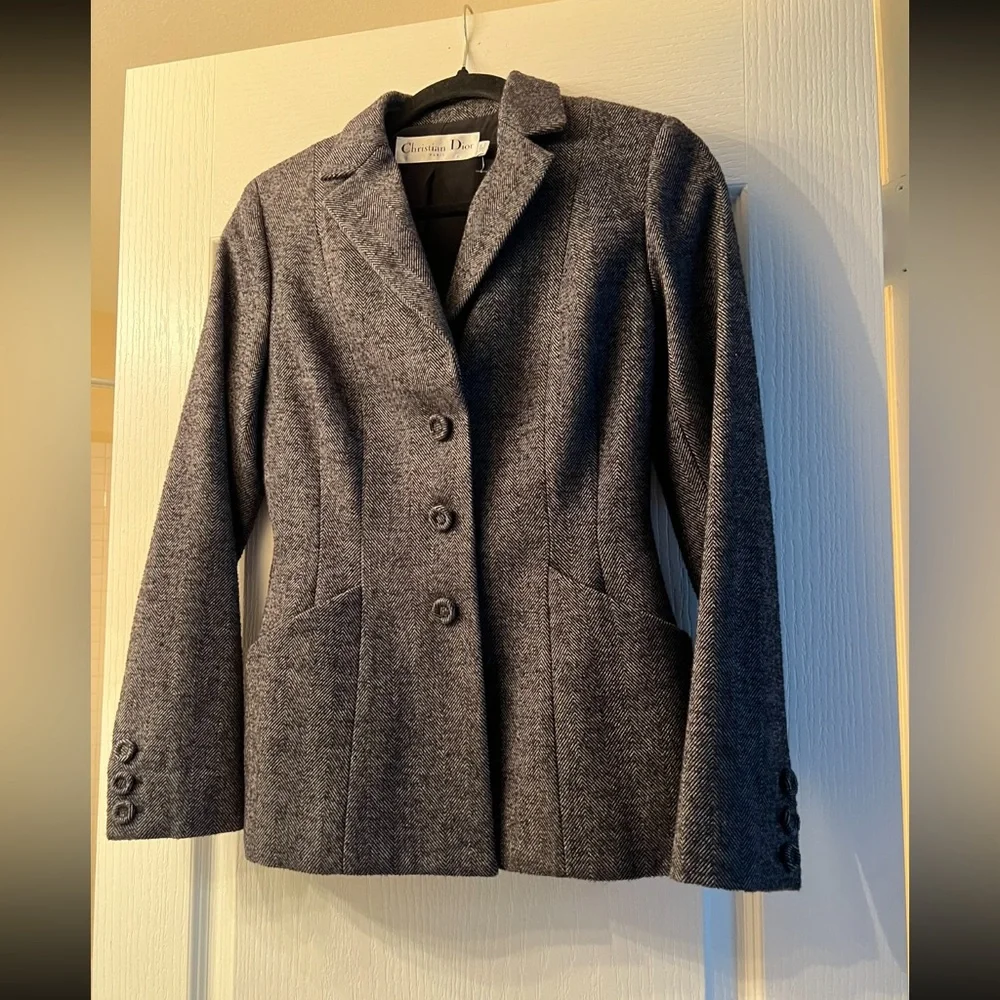I bought this jacket in south cost plaza in Costa Mesa in 2021.